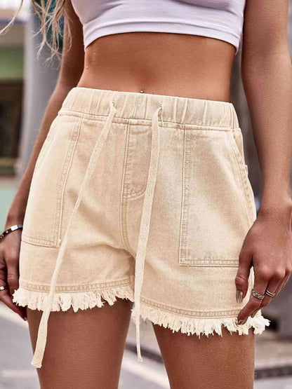 Shorts vaqueros con cordón y dobladillo sin rematar