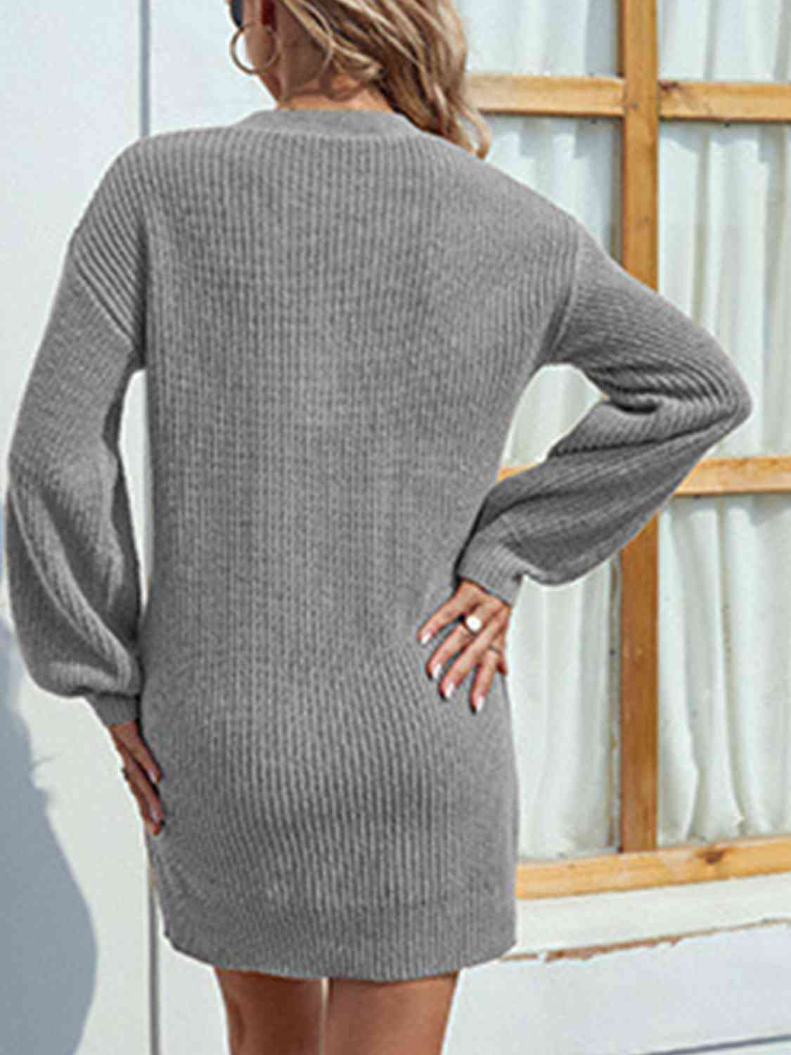 Vestido suéter con cuello en V y botones