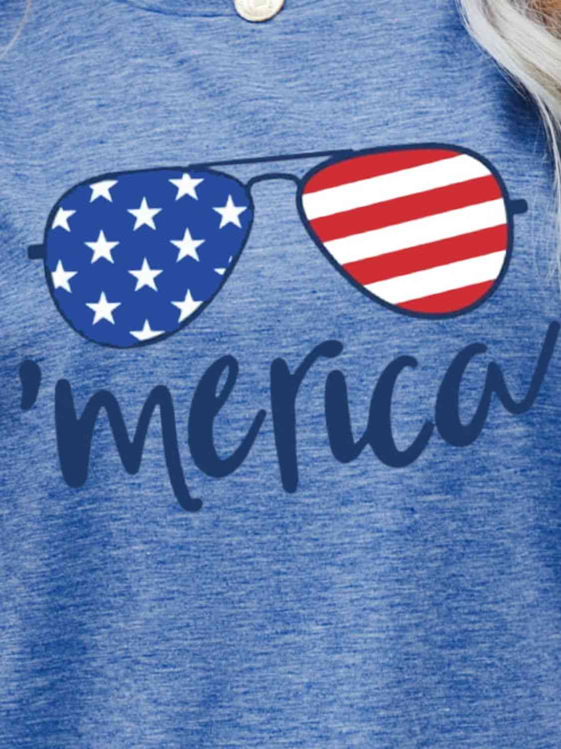 Camiseta con gráfico de gafas y bandera de EE. UU.