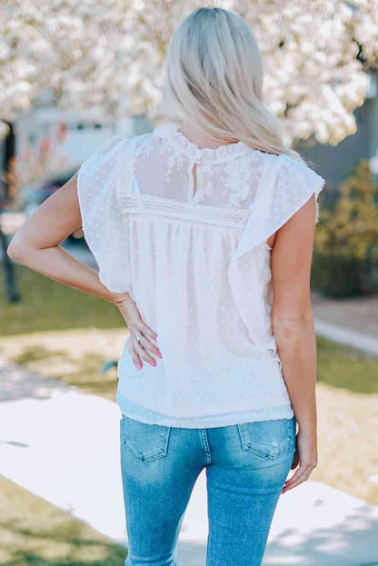 Blusa con cuello con volante y volantes de lunares suizos