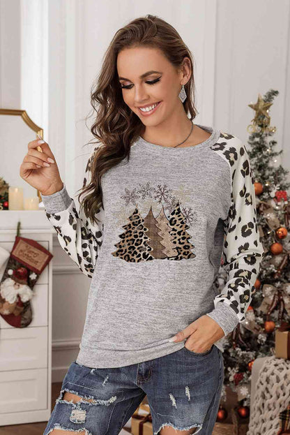 Sudadera con estampado de leopardo y árbol de Navidad