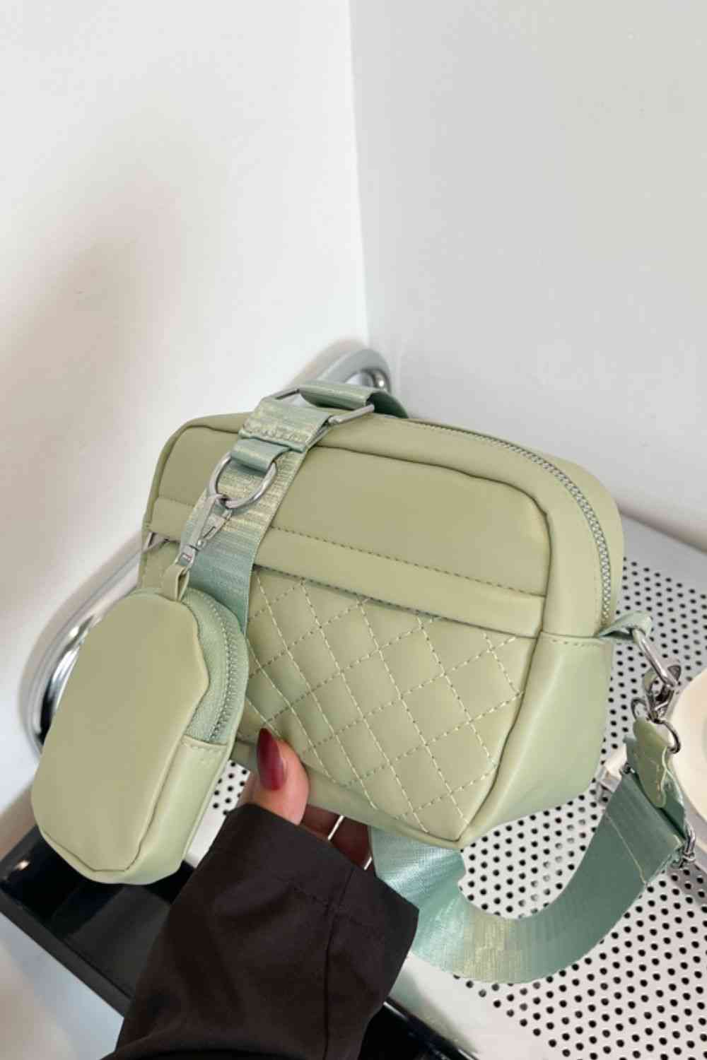 Sac à bandoulière en cuir PU adoré avec petit sac à main