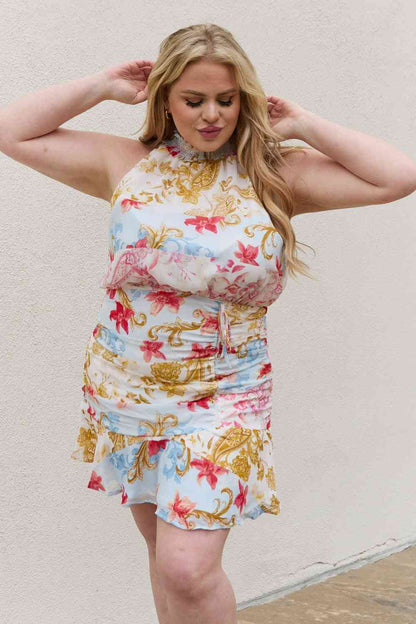 Vestido tejido halter con estampado floral de tamaño completo de abedul blanco