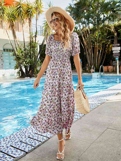 Vestido midi estampado con cuello cuadrado y manga corta