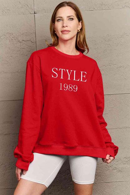 Sudadera con gráfico STYLE 1989 de tamaño completo de Simply Love