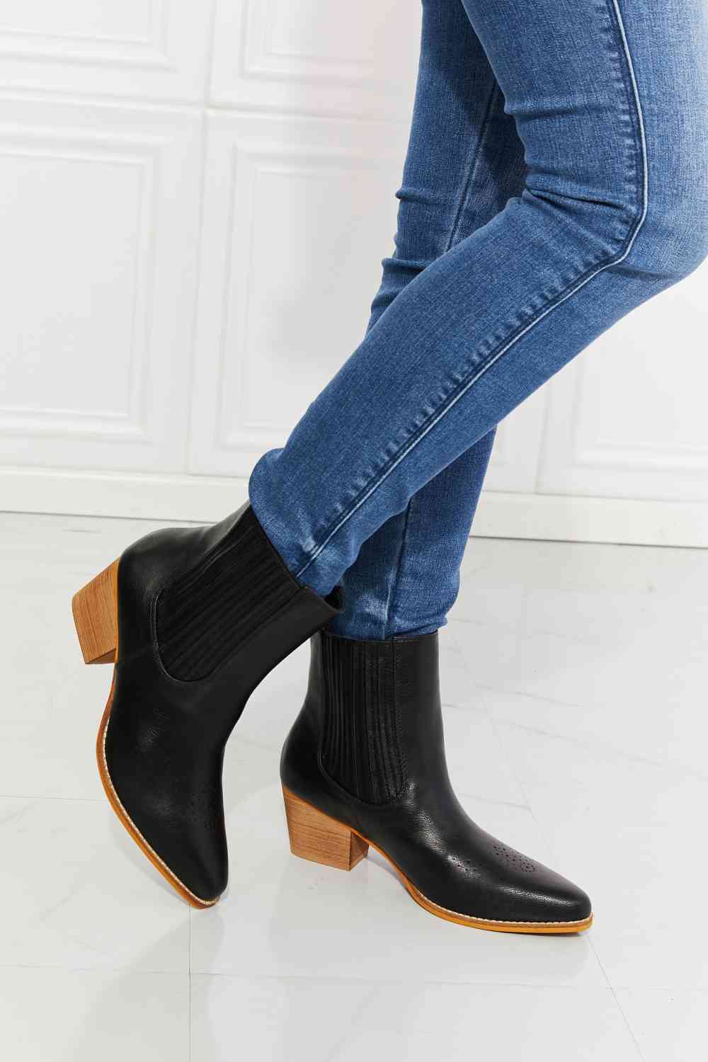 MMShoes - Love the Journey - Bottines Chelsea à talons empilés - Noir