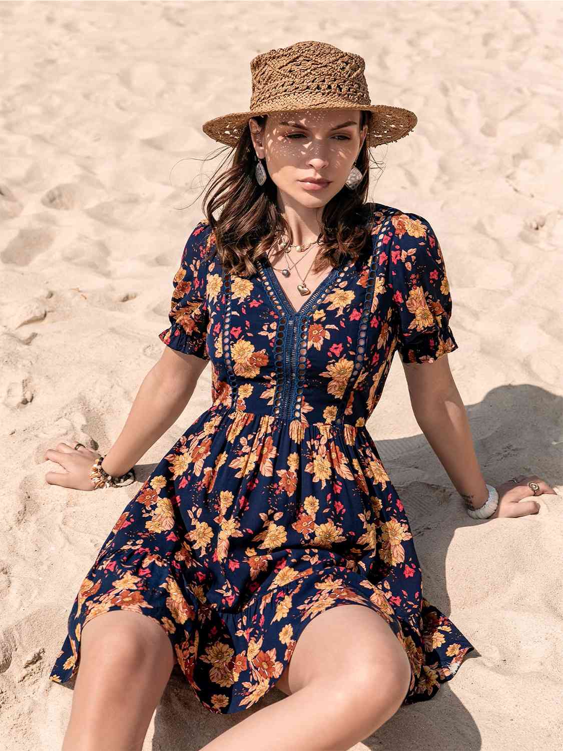 Robe Foral à col en V, manches à volants et ourlet à volants