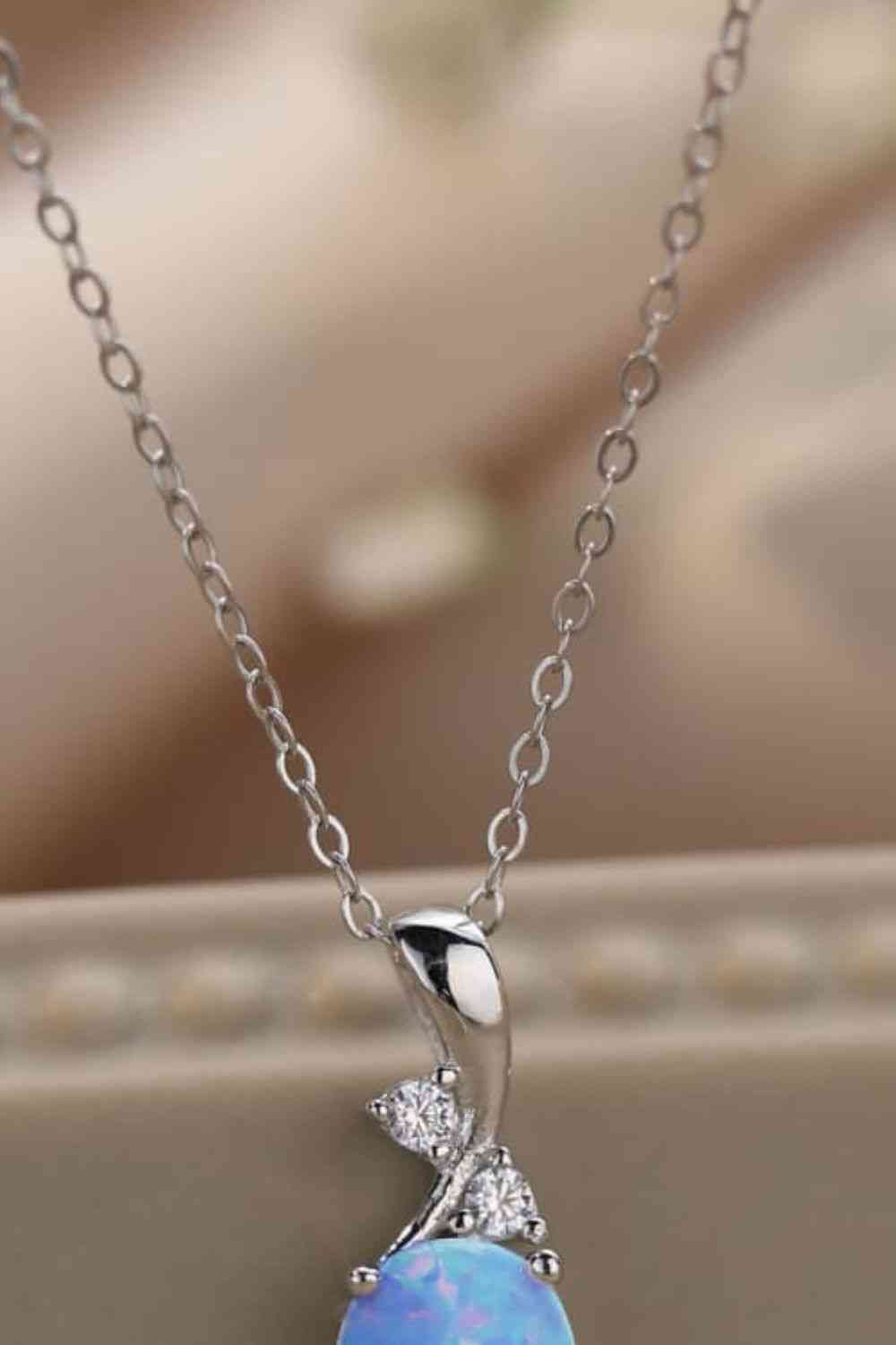 Collier chaîne à pendentif ovale opale