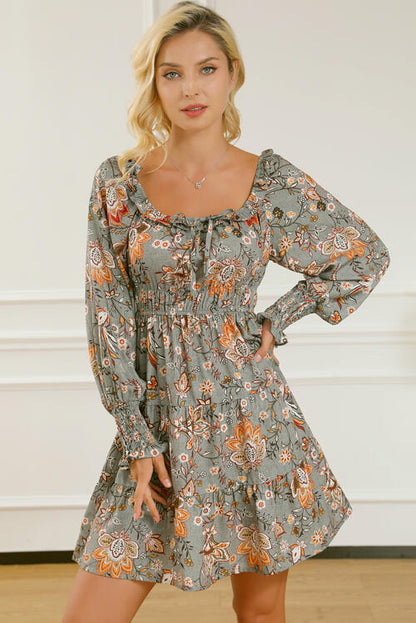 Robe smockée imprimée à manches lanternes et volants