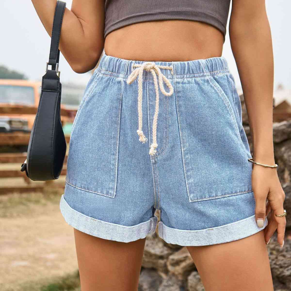 Short en jean taille haute avec cordon de serrage et poches