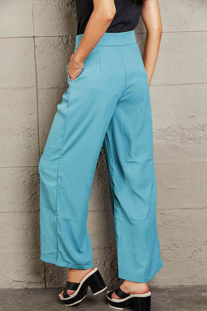 Pantalones anchos con botones