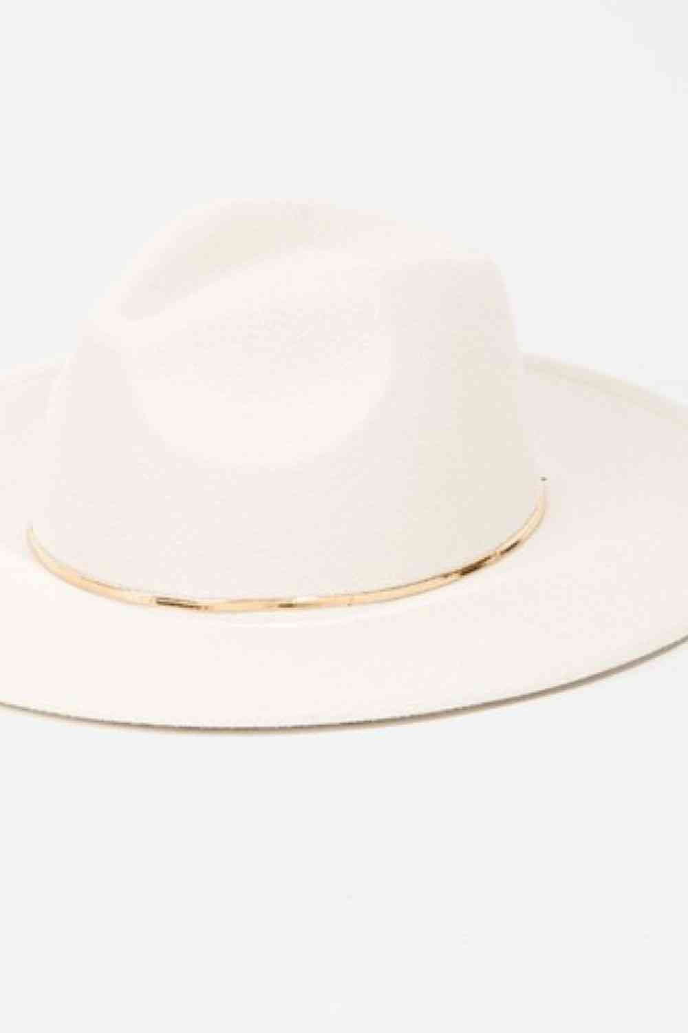 Fame Slice of Chic Sombrero Fedora con cadena en espiga