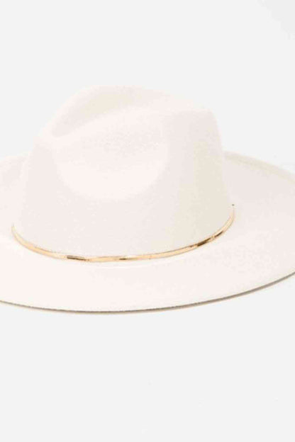 Fame Slice of Chic Sombrero Fedora con cadena en espiga