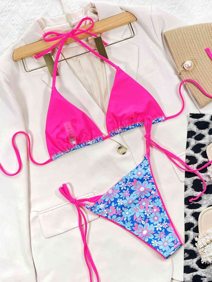 Ensemble de bikini fleuri à col licou et noué sur les côtés