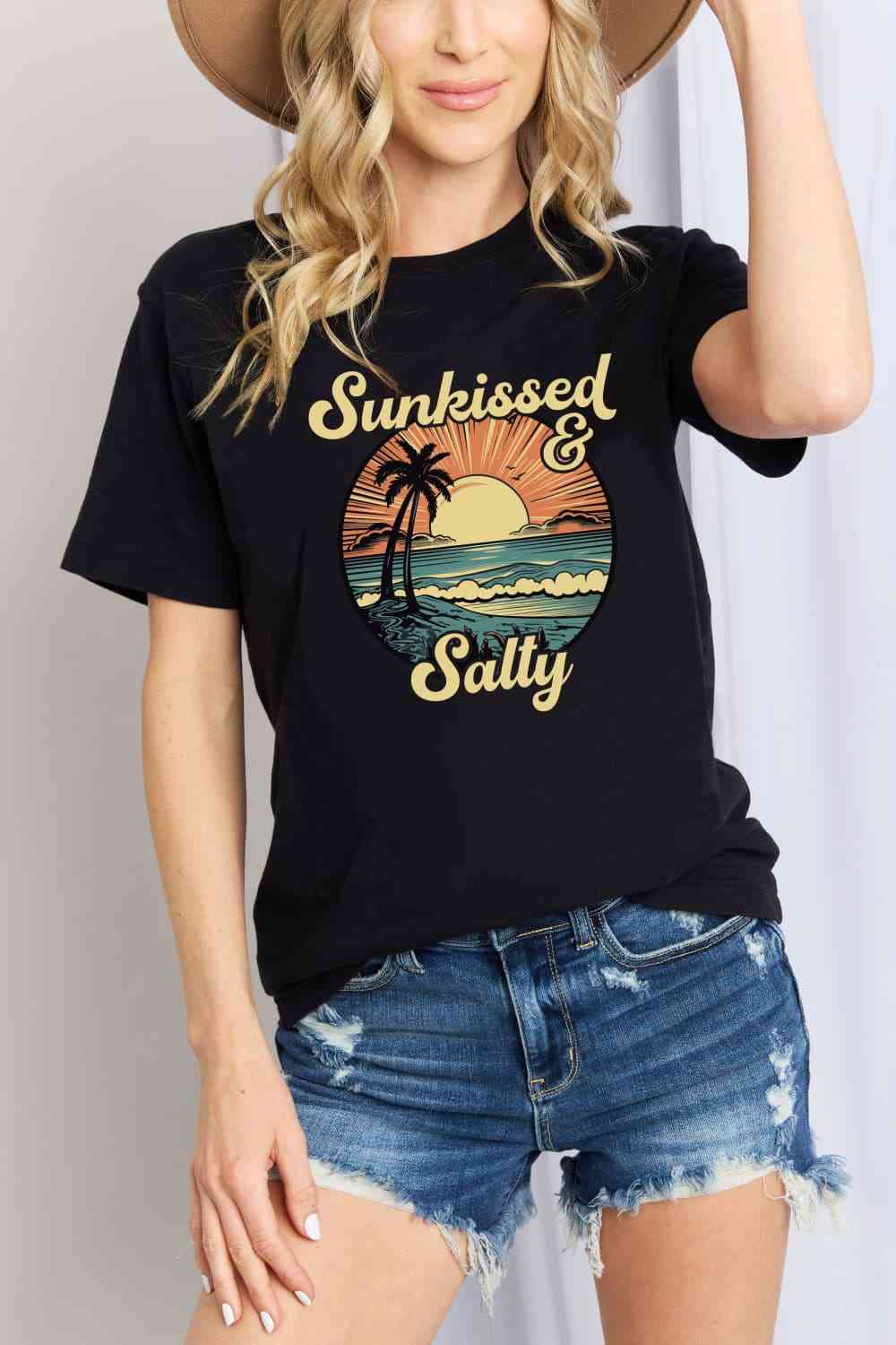 Camiseta de algodón con estampado SUNKISSED &amp; SALTY de talla grande de Simply Love