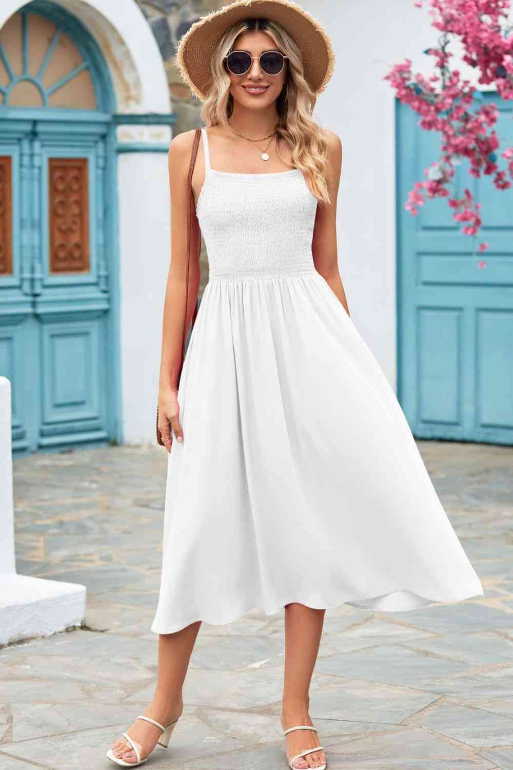 Robe midi smockée à bretelles fines