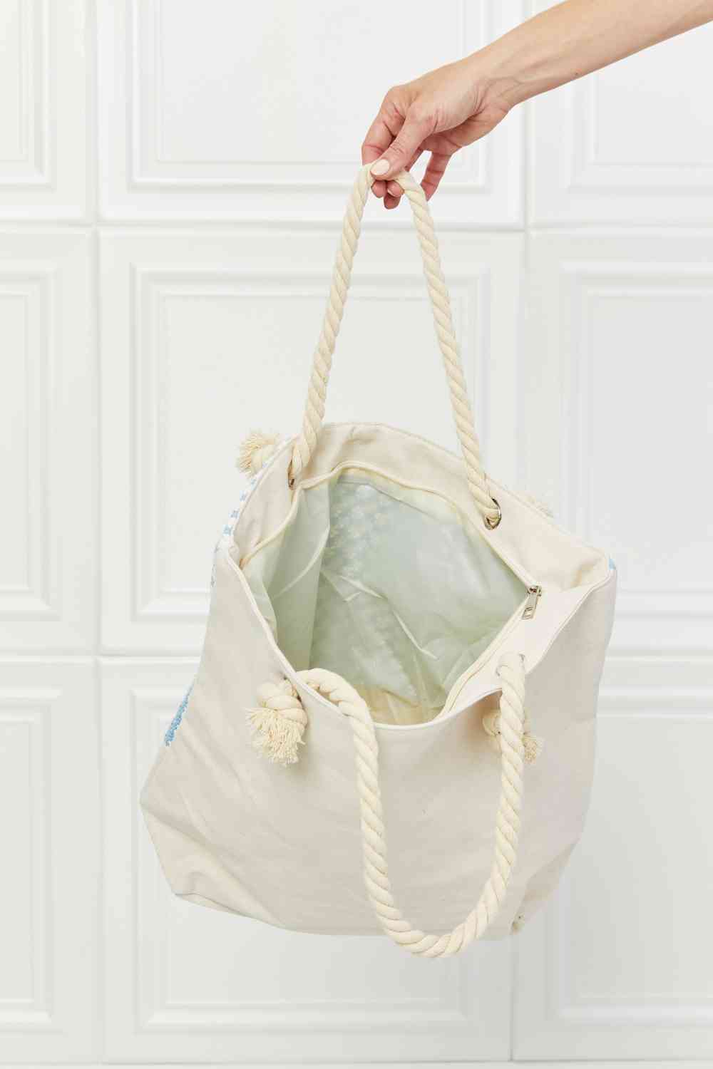 Bolso tote con borlas y fecha de picnic de Justin Taylor