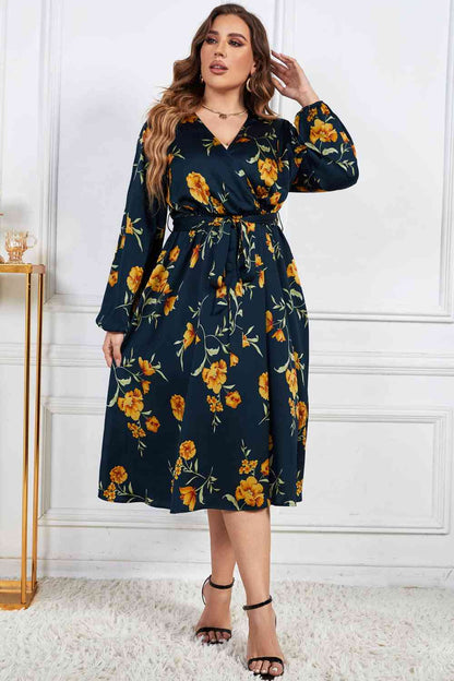 Melo Apparel Vestido midi con cuello sobrepelliz y estampado floral de talla grande