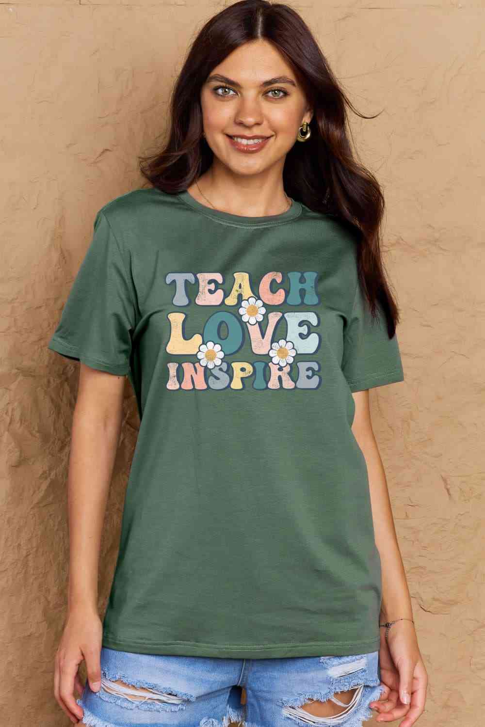 Camiseta de algodón con gráfico TEACH LOVE INSPIRE de talla grande de Simply Love