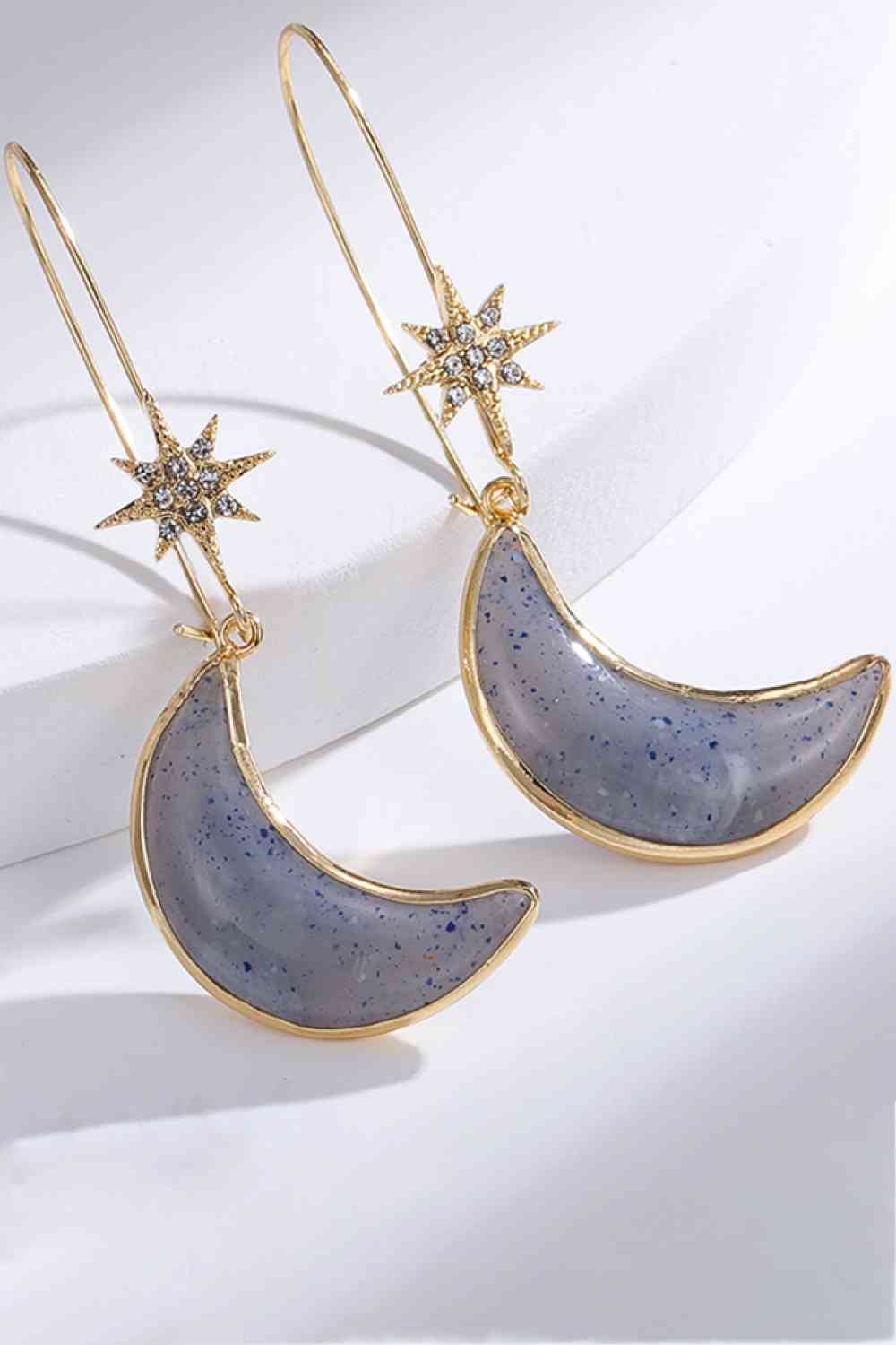 Boucles d'oreilles pendantes lune en résine