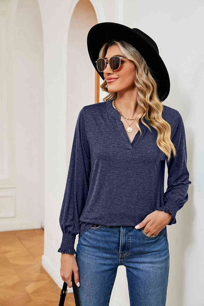 Blusa de manga larga con cuello con muescas