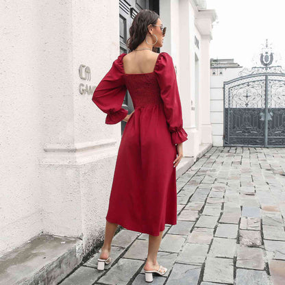 Robe midi smockée à encolure carrée 