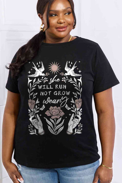 Camiseta de algodón estampada de tamaño completo SHE WILL RUN NOT CRECE WEARY de Simply Love