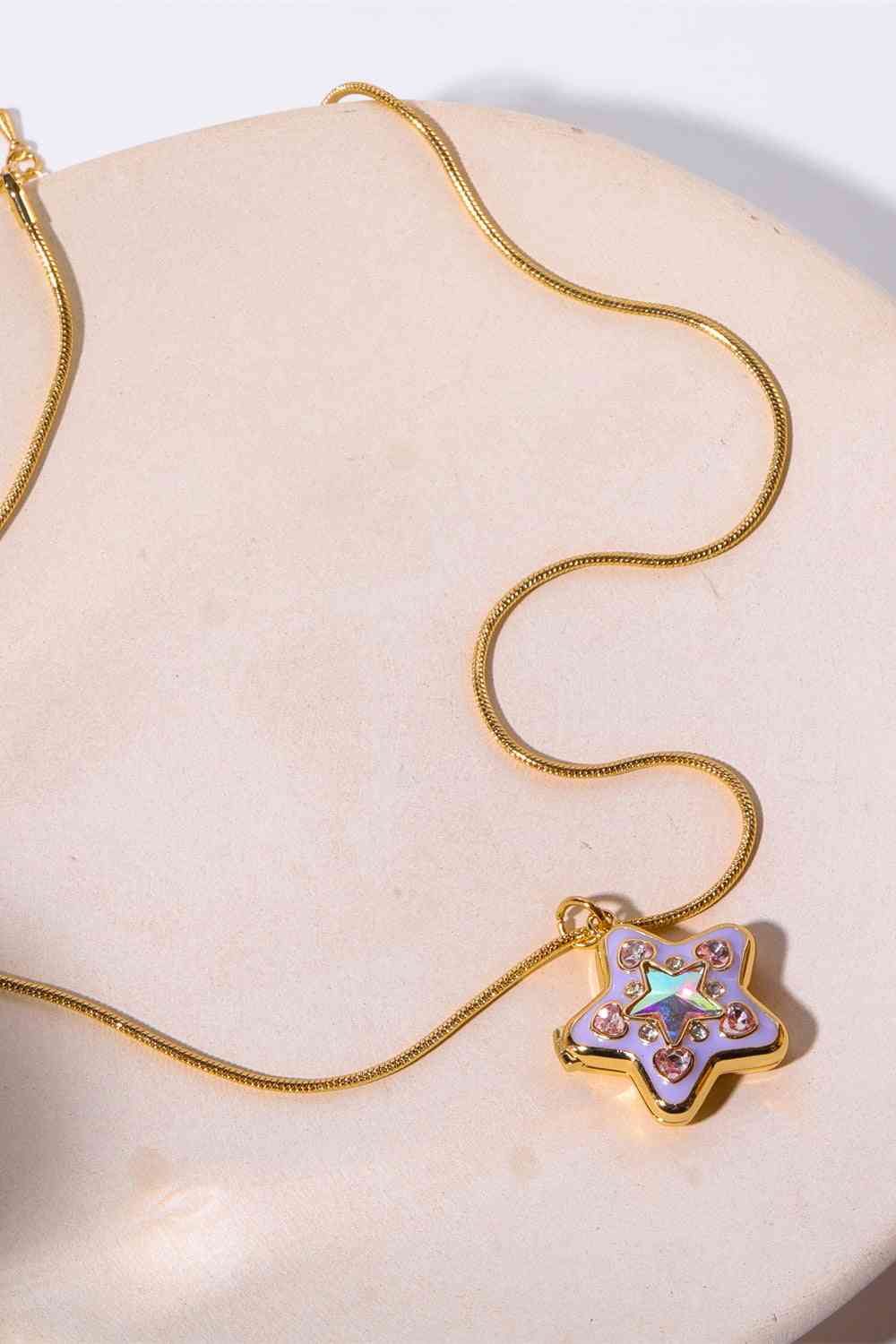 Collier pendentif boîte étoile décor strass