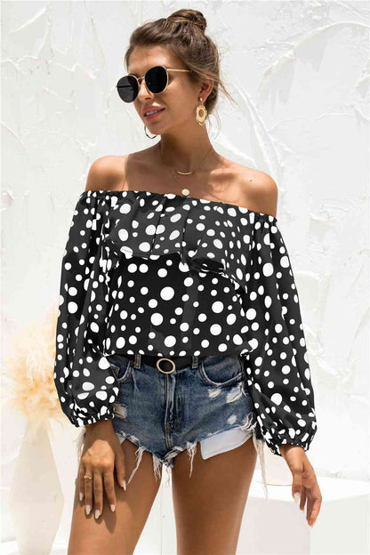 Blusa a capas con hombros descubiertos y lunares