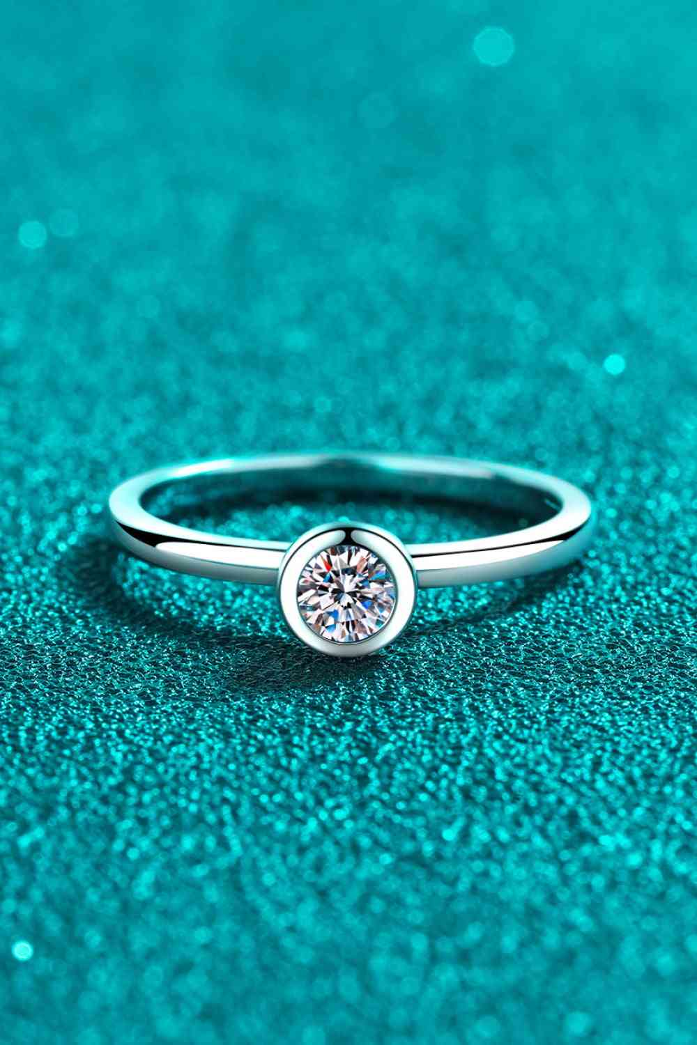 Bague solitaire plaquée rhodium moissanite