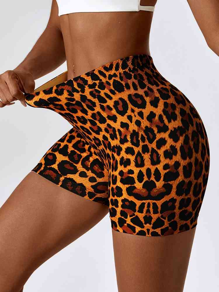 Shorts deportivos con cintura ancha y estampado de leopardo