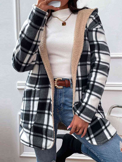 Manteau long à capuche et carreaux