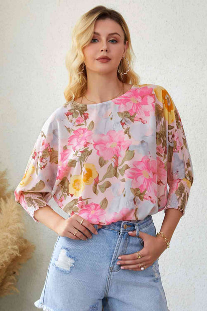 Top floral con cuello redondo y manga tres cuartos