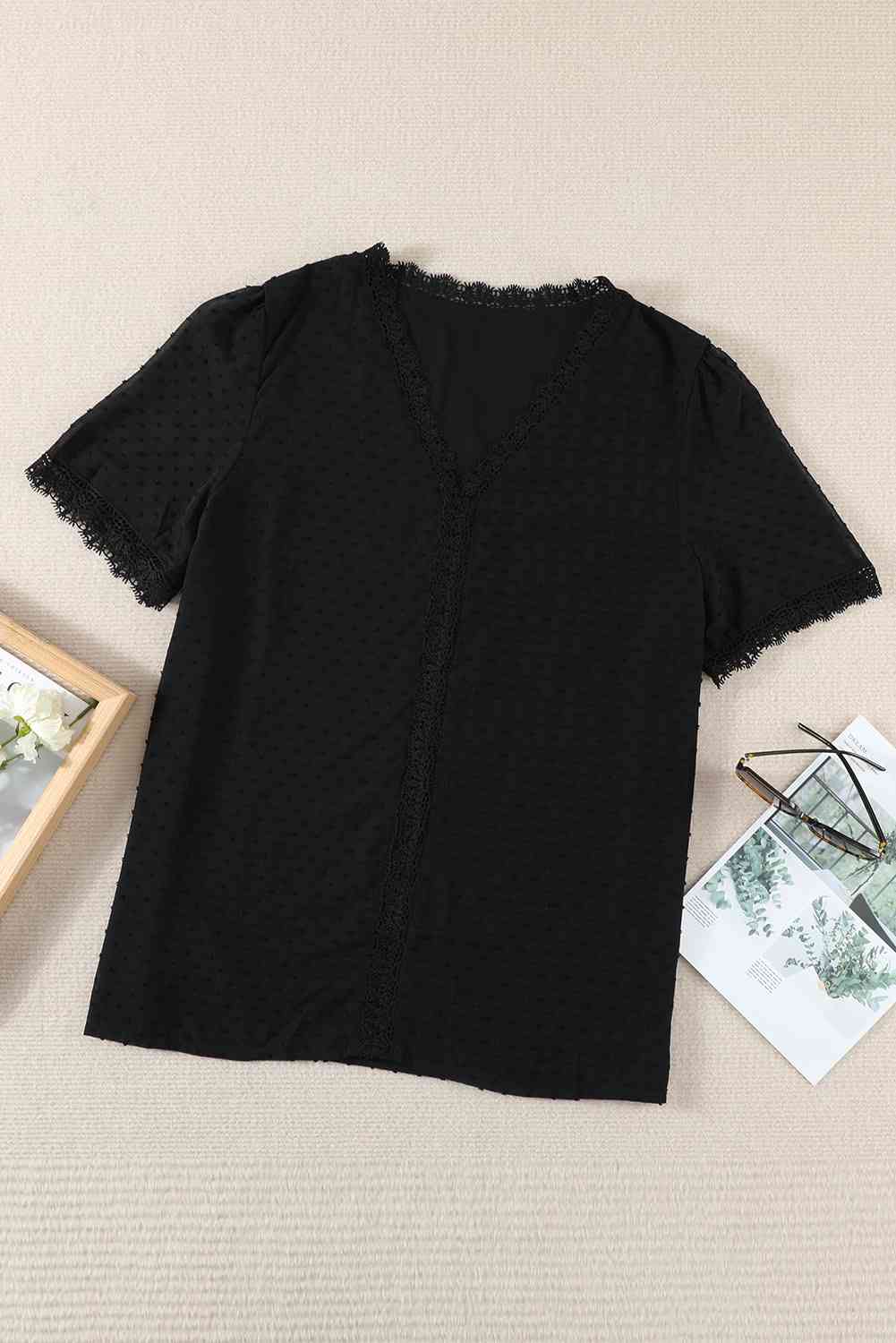 Blusa con cuello en V y encaje empalmado de lunares suizos de talla grande