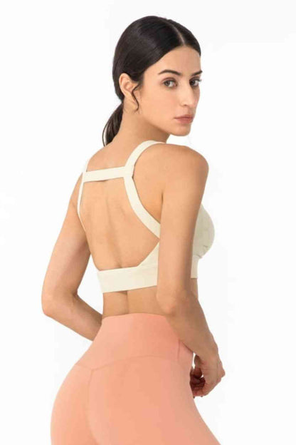 Soutien-gorge de sport à détails plissés et dos ouvert