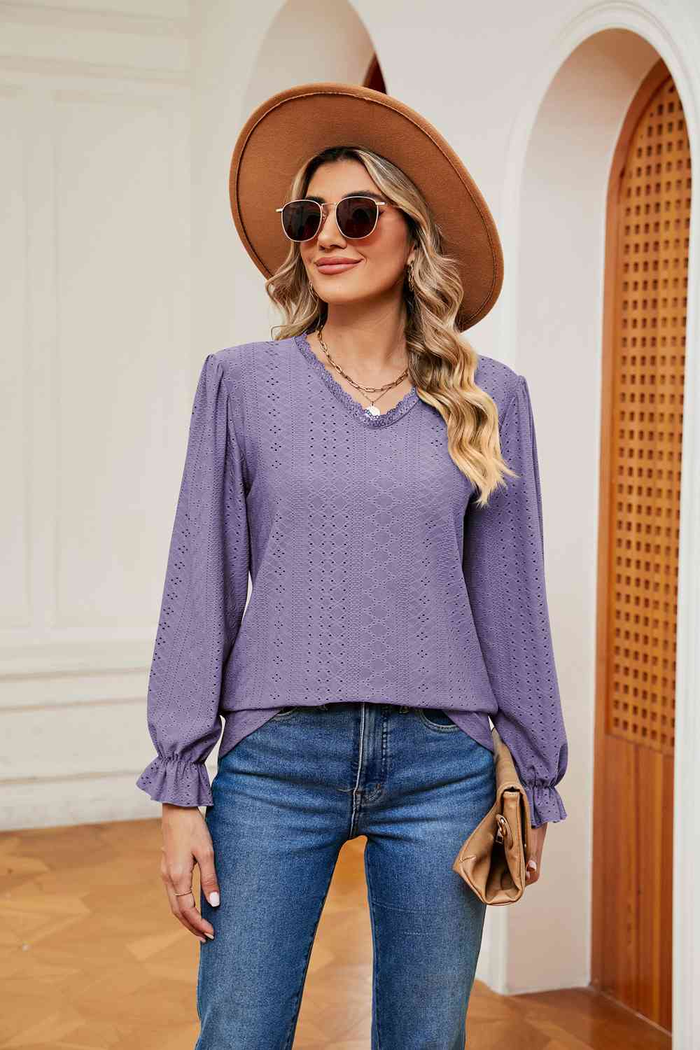 Blouse à manches volantées et col en V