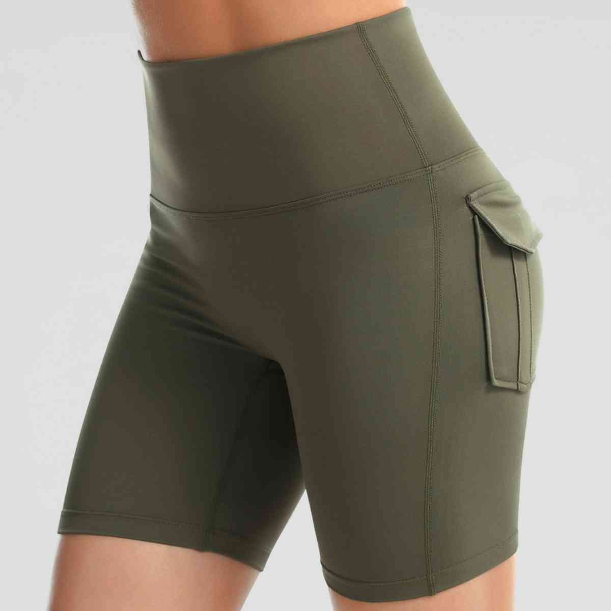 Short de sport à large ceinture avec poches