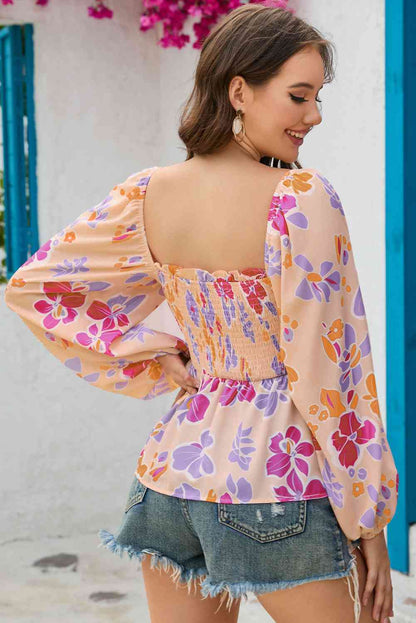 Blusa fruncida con cuello cuadrado floral