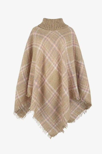 Poncho con cuello alto y dobladillo con flecos a cuadros