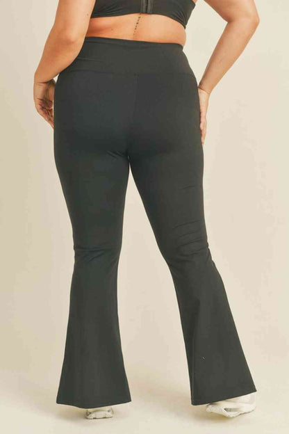 Kimberly C Pantalon évasé fendu pleine taille en noir