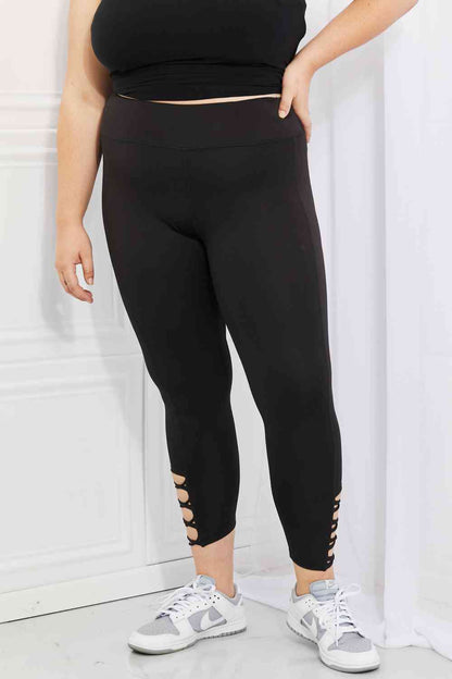 Yelete Ready For Action Leggings activos de tamaño completo con abertura en el tobillo en negro