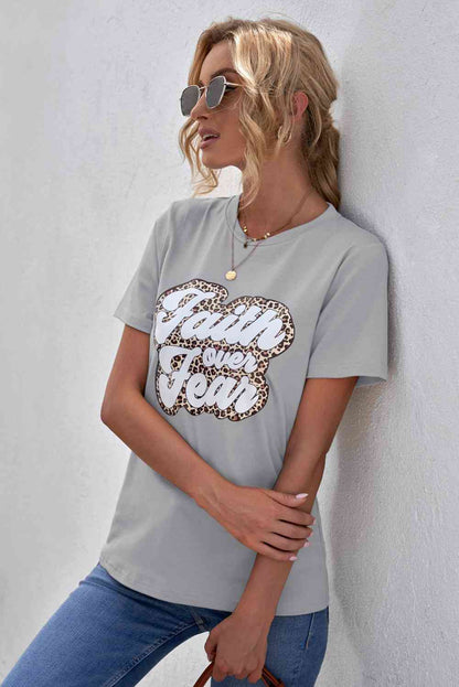 Camiseta estampada con cuello redondo FAITH OVER FEAR