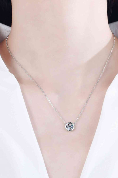 Collier chaîne à pendentif rond Moissanite