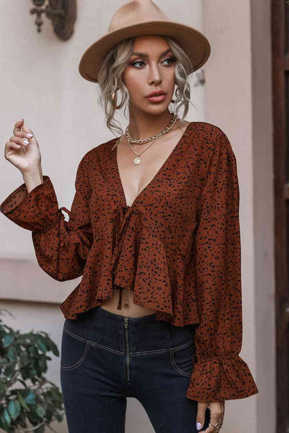 Blusa corta de manga larga con cuello en V