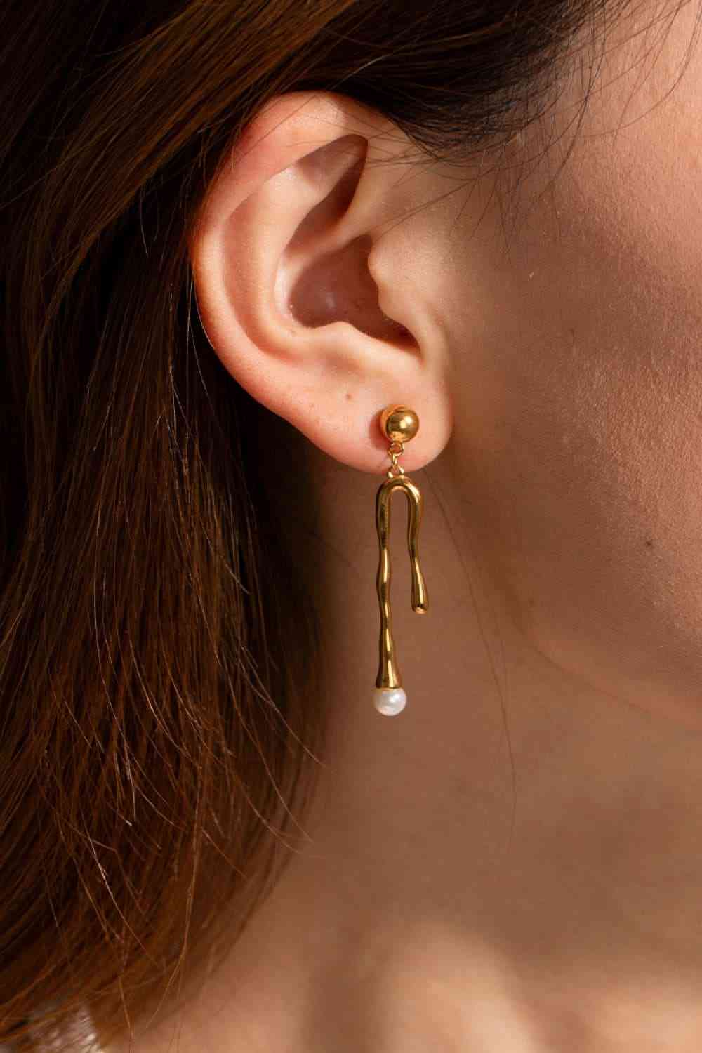 Boucles d'oreilles pendantes en plaqué or 18 carats avec perles synthétiques