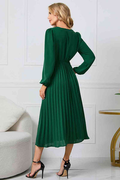 Robe mi-longue à col en V et manches longues avec lien à la taille