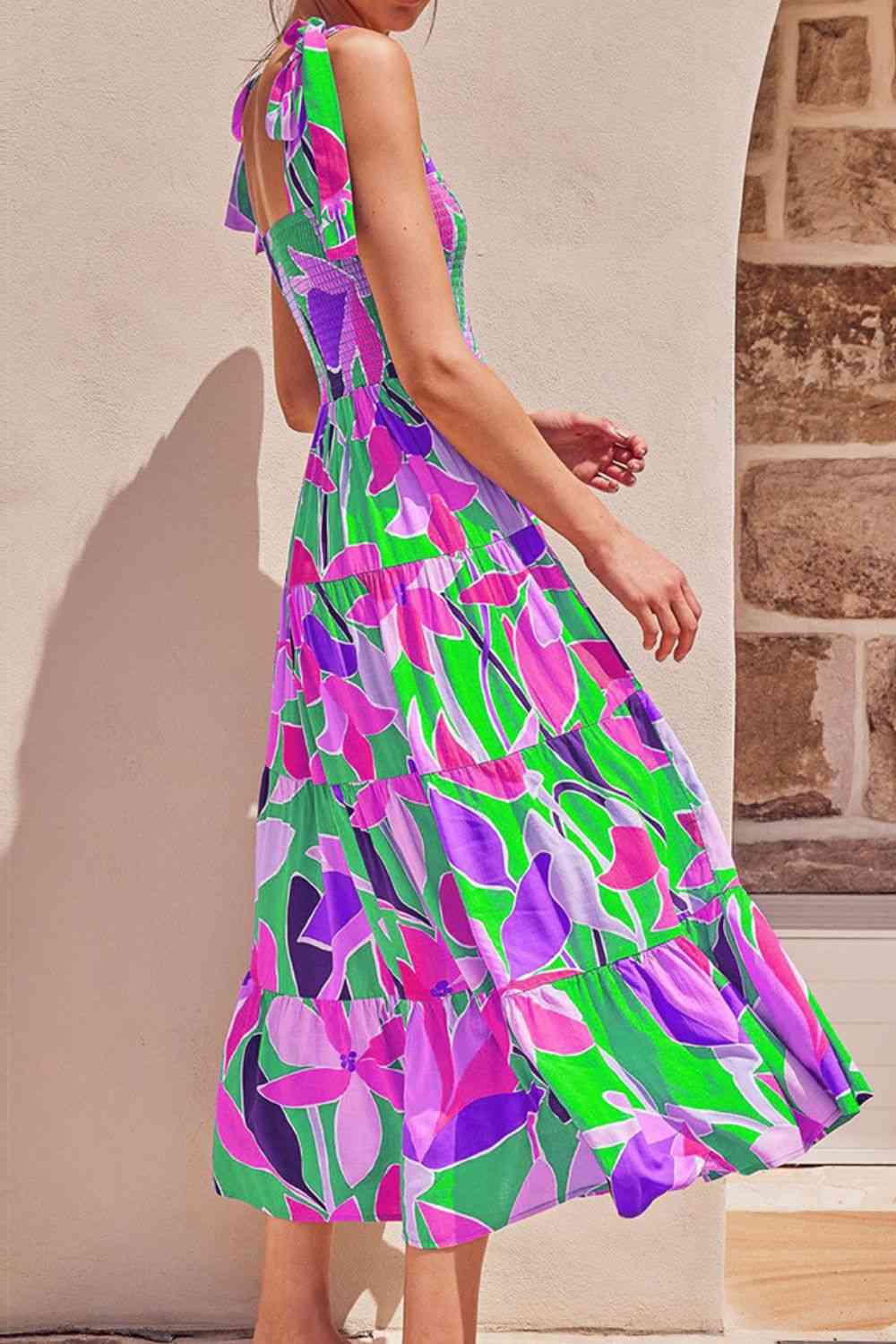 Robe midi smockée à fleurs et épaules nouées