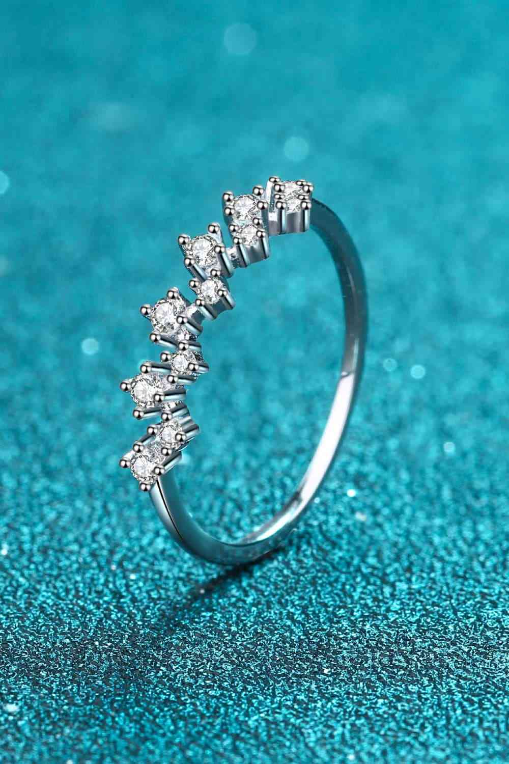 Bague demi-éternité plaquée rhodium moissanite