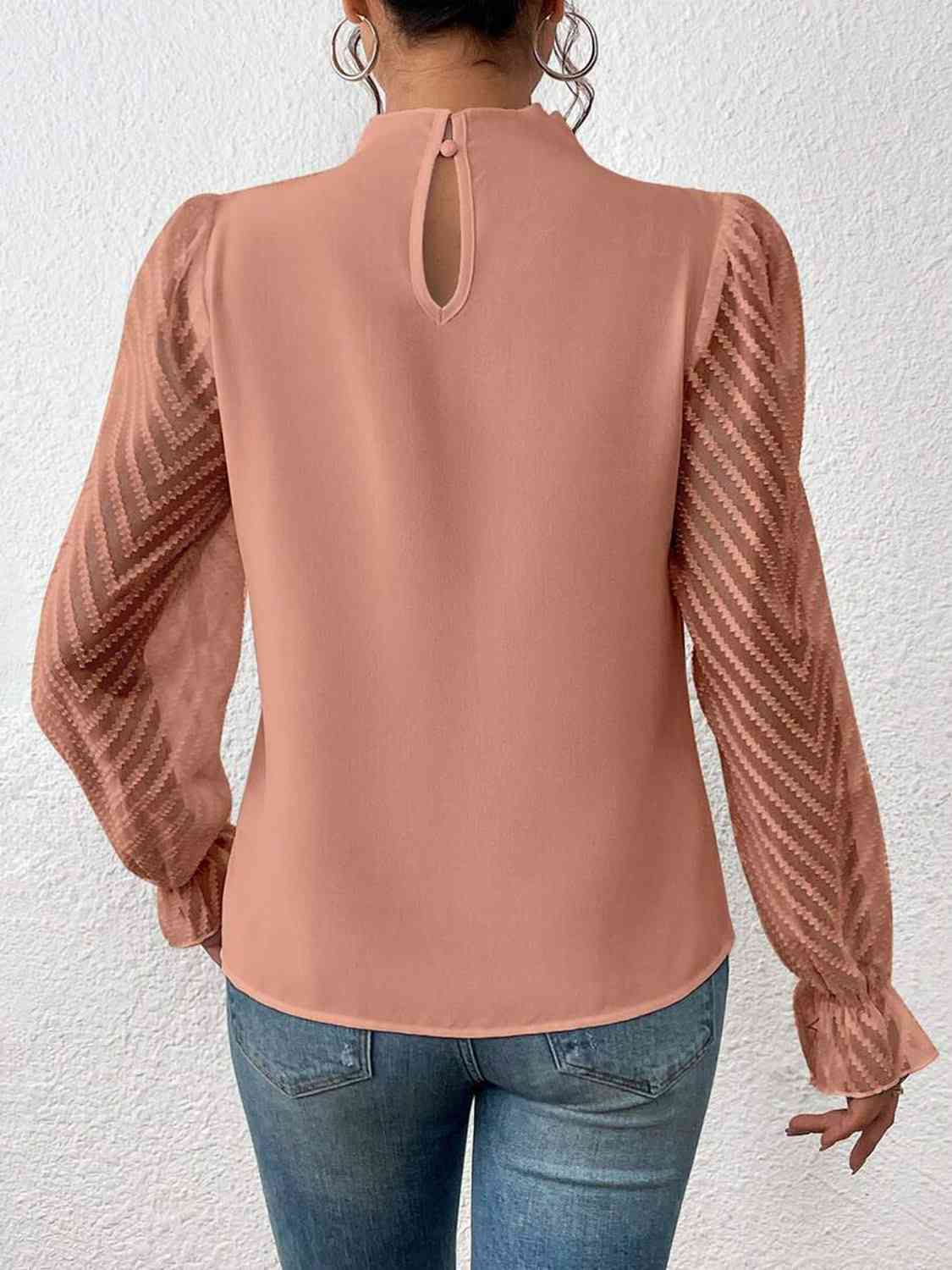 Blusa de manga con volante y cuello simulado