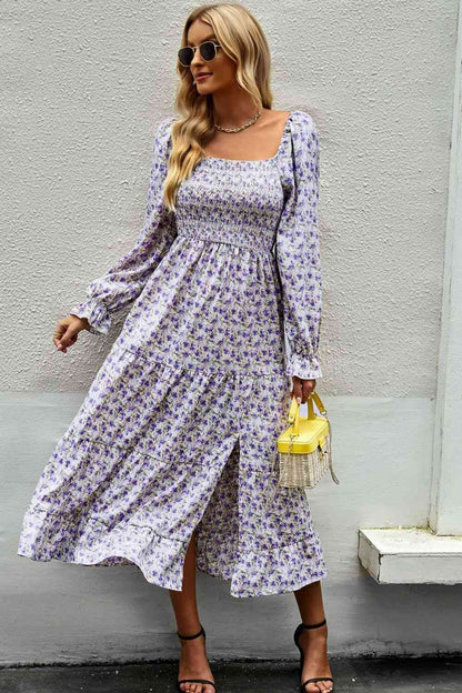 Vestido midi con abertura y cuello cuadrado fruncido floral